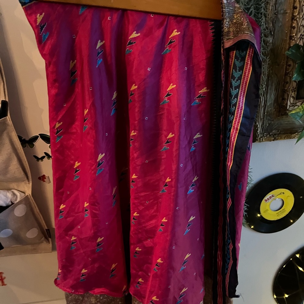 Reversible Wrap skirt. Size M but fits Small. Never worn. Great condition